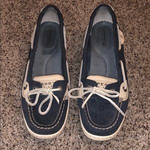 Women’s Sperrys Size 7